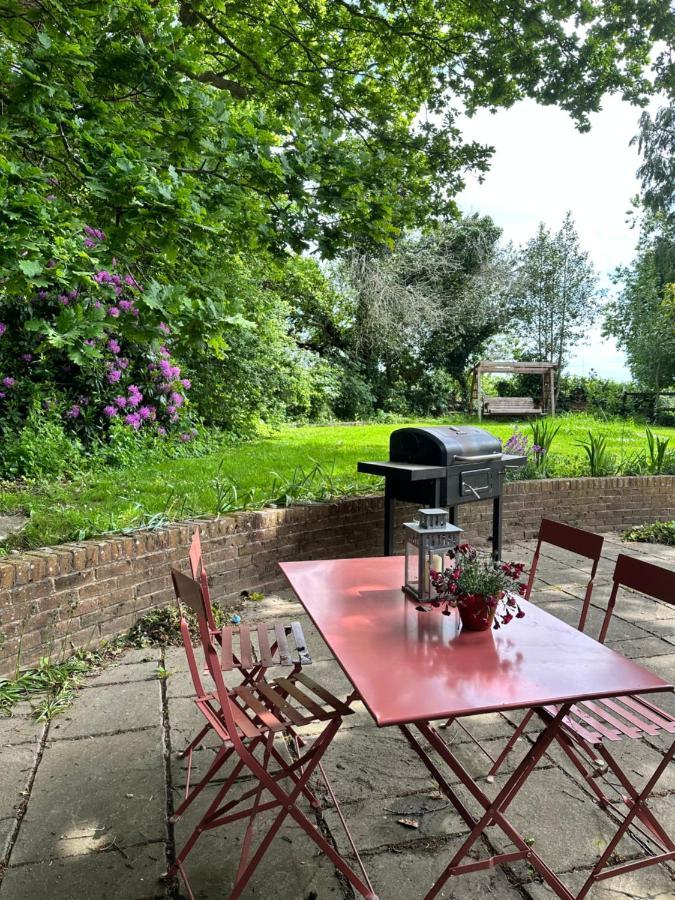 Peaceful Cottage With Private Garden Hailsham Bagian luar foto
